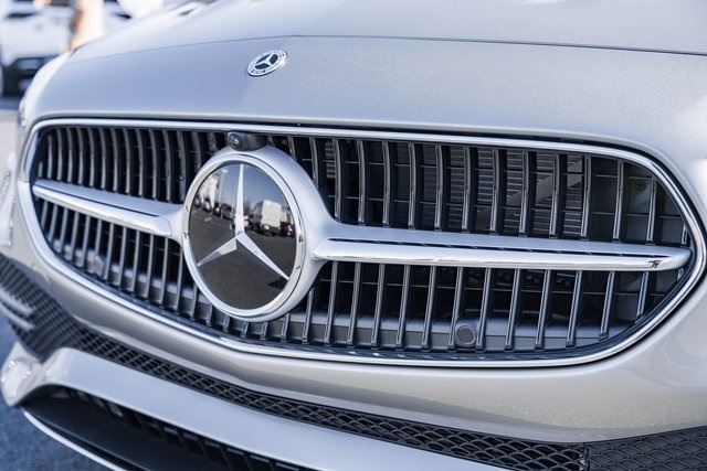 Vehicle image 11 of 38
