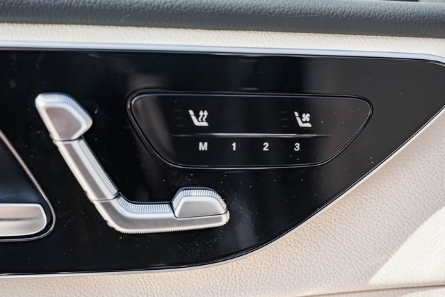 Vehicle image 33 of 38