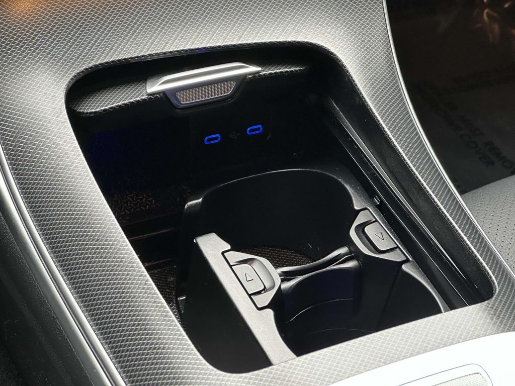 Vehicle image 19 of 26