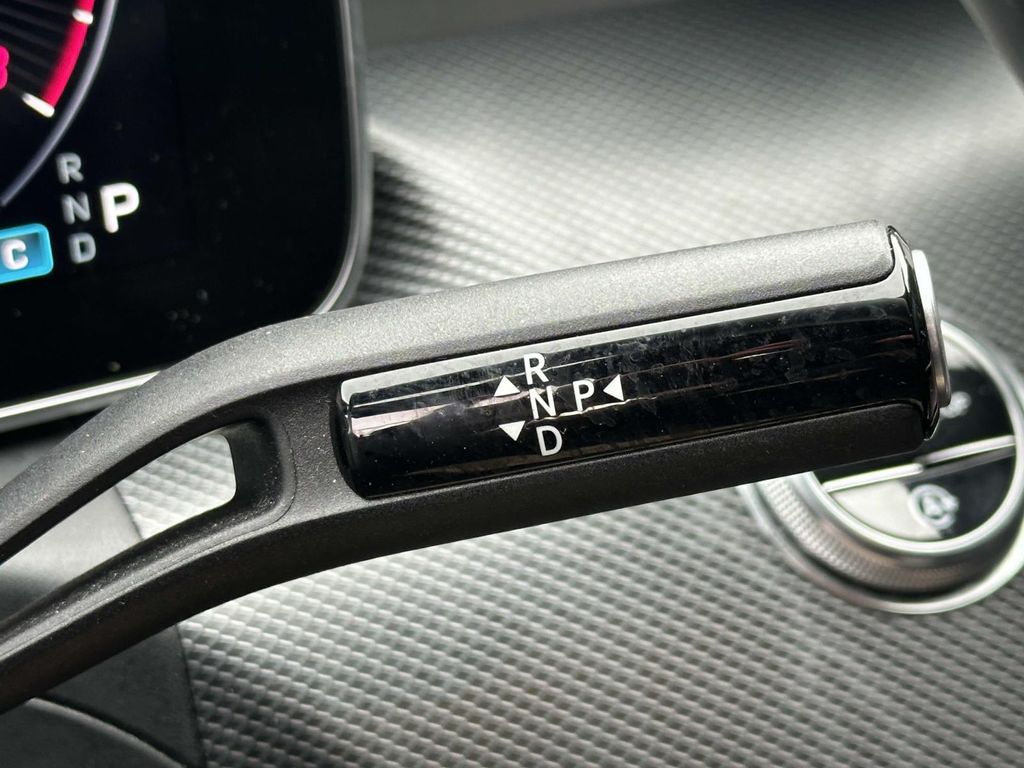 Vehicle image 22 of 26