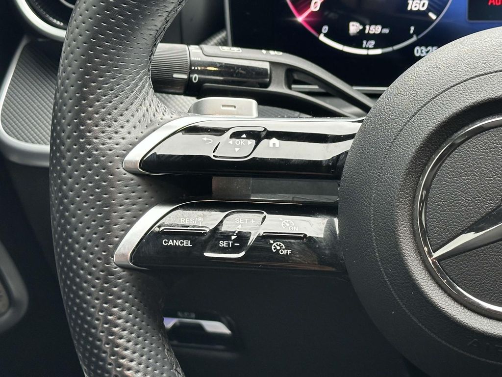 Vehicle image 21 of 26