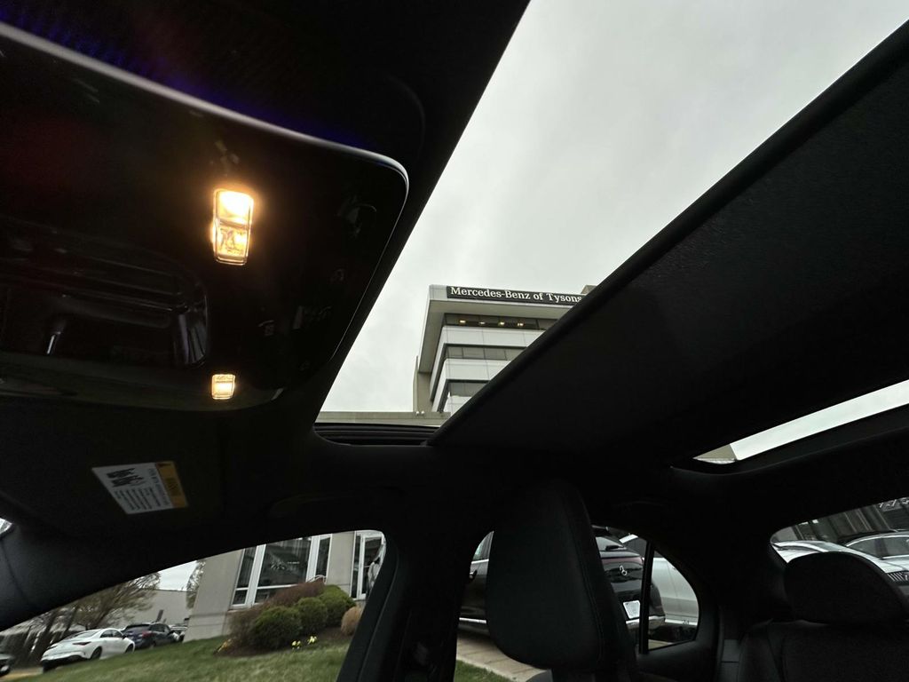 Vehicle image 11 of 26