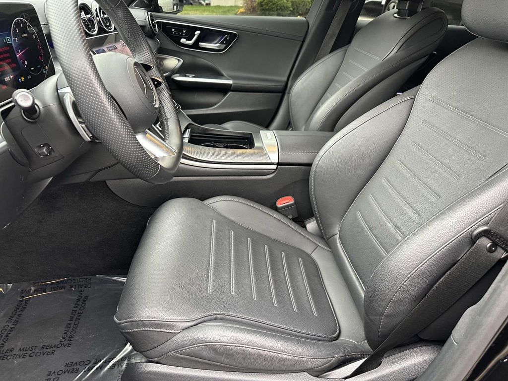 Vehicle image 18 of 26