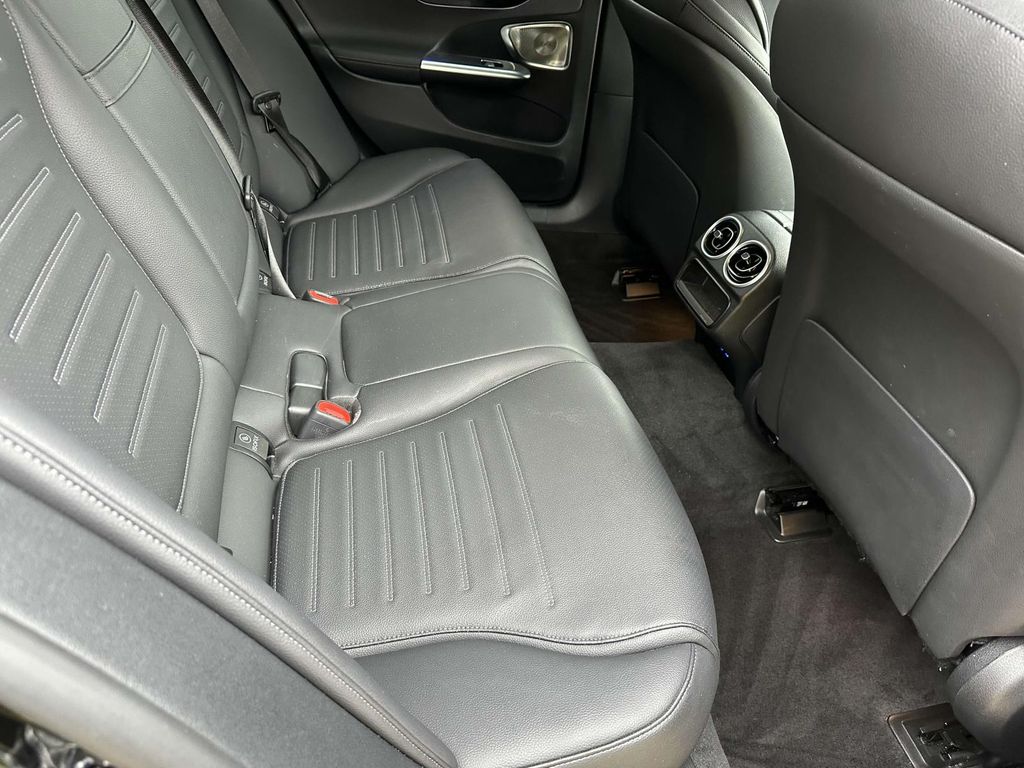 Vehicle image 13 of 26