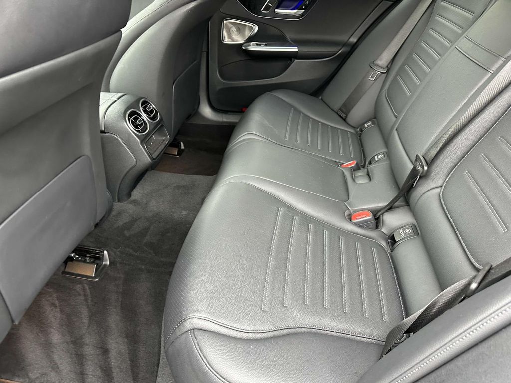 Vehicle image 16 of 26