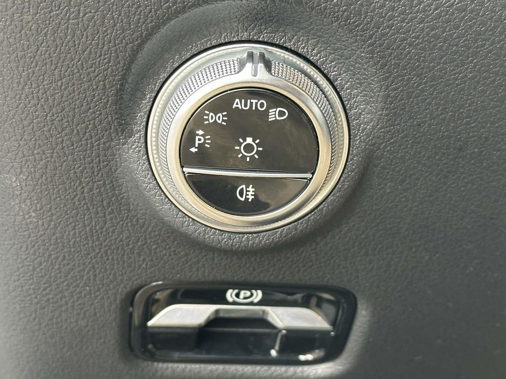 Vehicle image 24 of 26