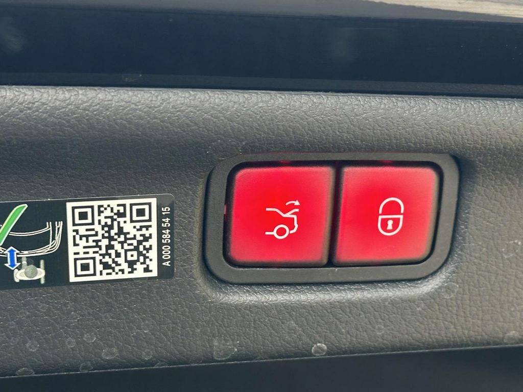 Vehicle image 15 of 26