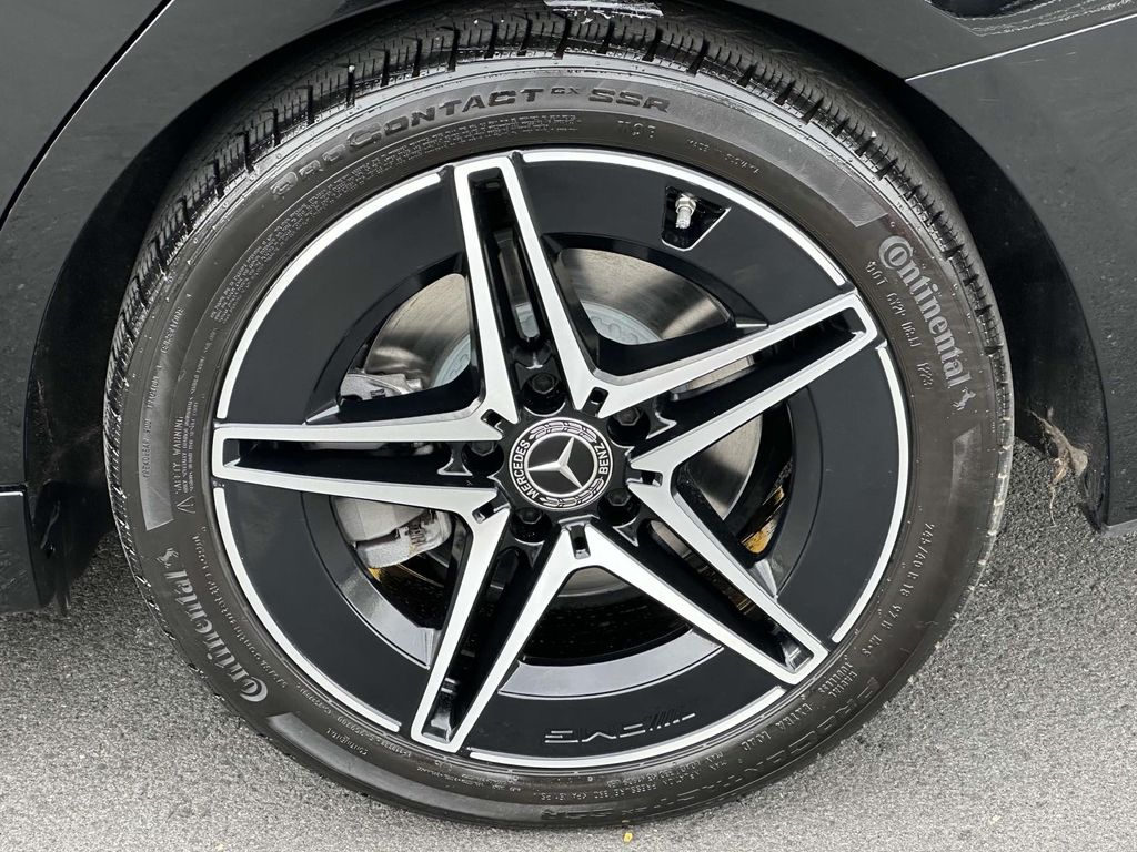 Vehicle image 7 of 26