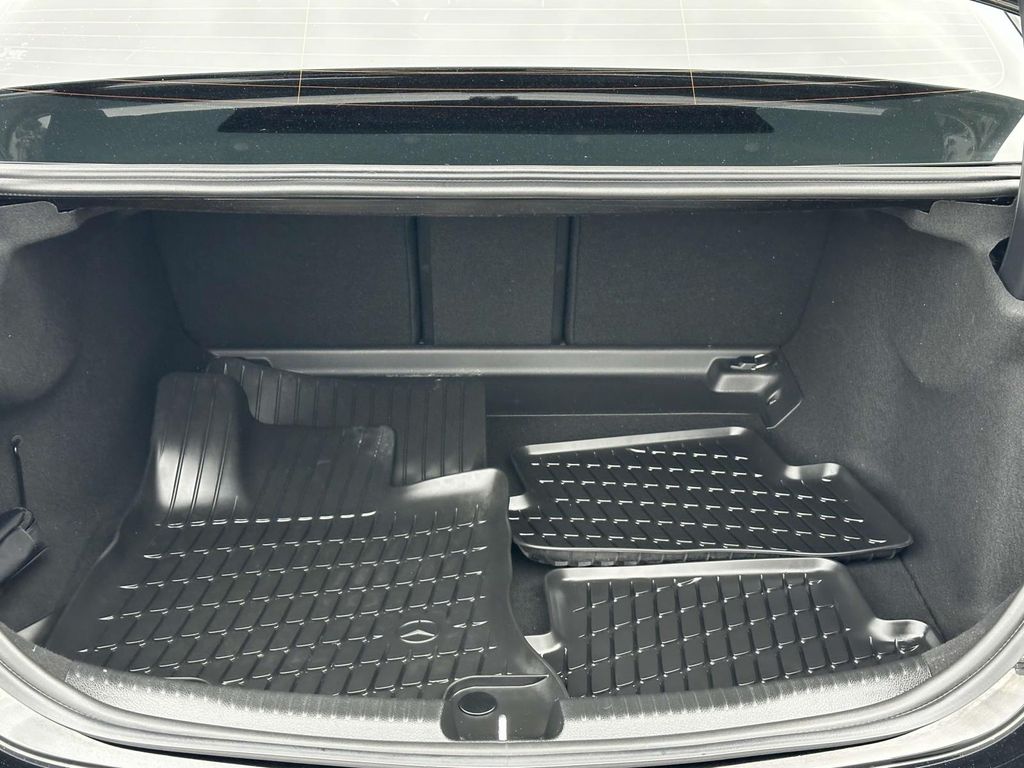Vehicle image 14 of 26
