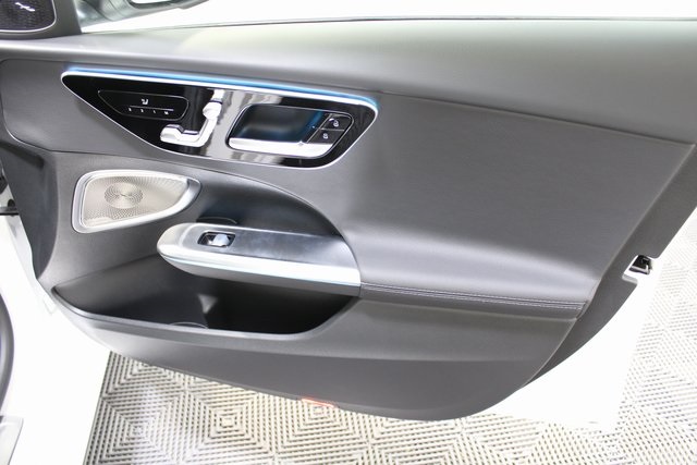 Vehicle image 16 of 38
