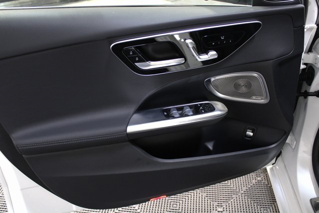 Vehicle image 21 of 38
