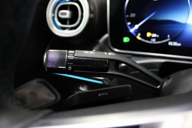 Vehicle image 28 of 38