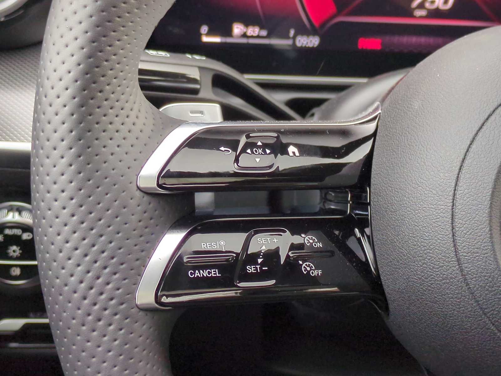Vehicle image 27 of 37