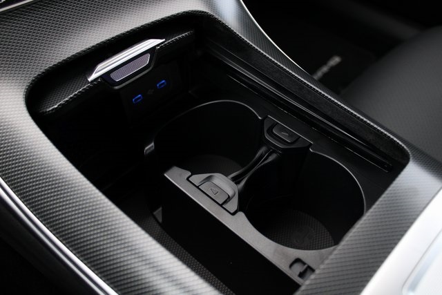 Vehicle image 10 of 33