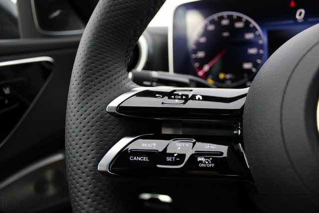 Vehicle image 14 of 33