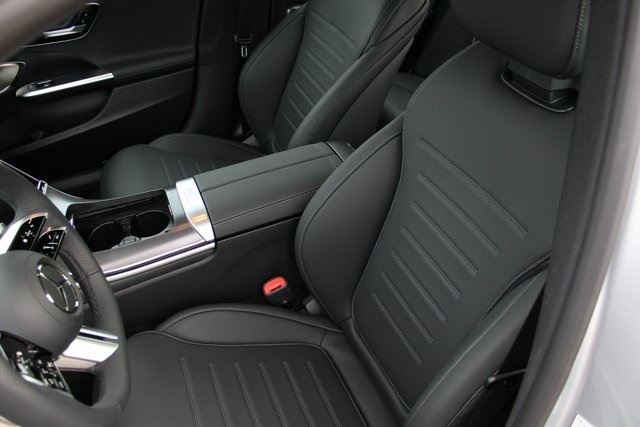 Vehicle image 6 of 33