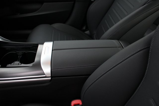 Vehicle image 7 of 33