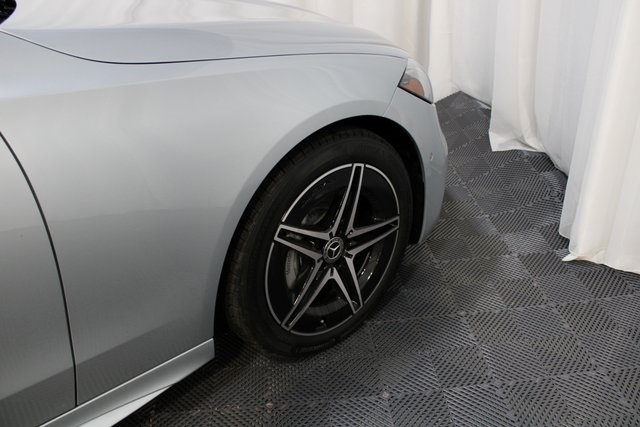 Vehicle image 29 of 33