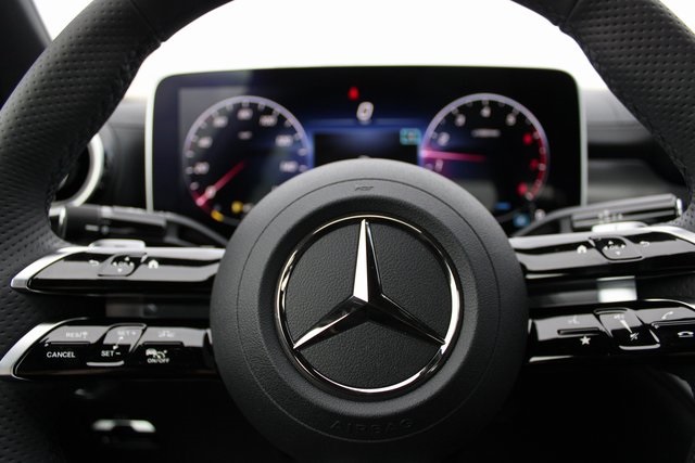 Vehicle image 17 of 33