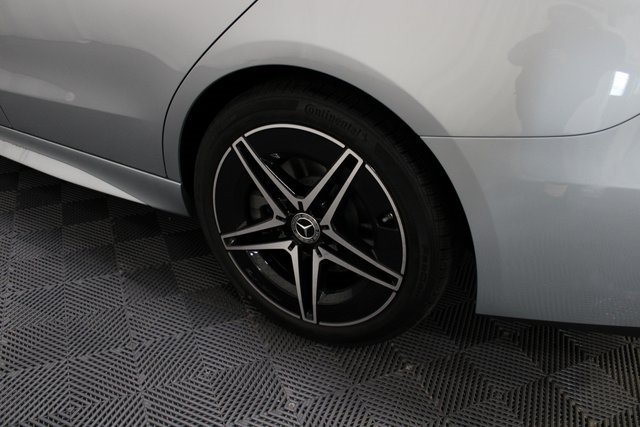 Vehicle image 26 of 33