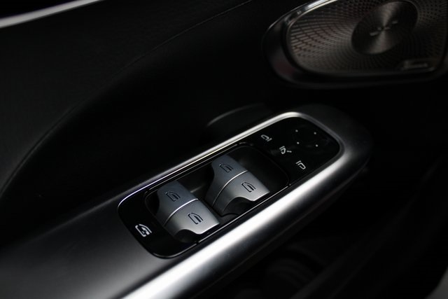 Vehicle image 18 of 33