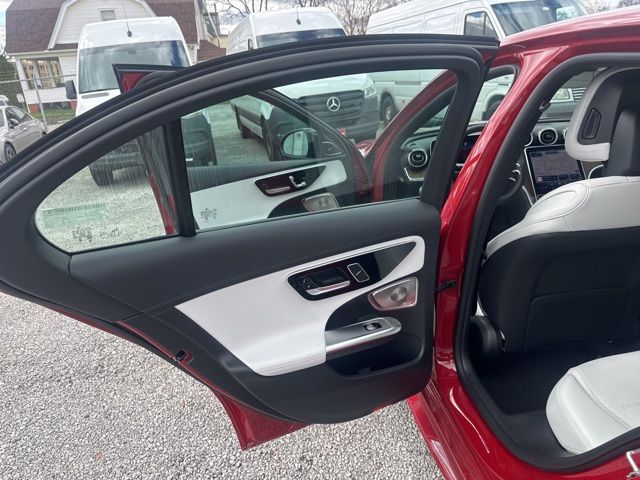 Vehicle image 13 of 18
