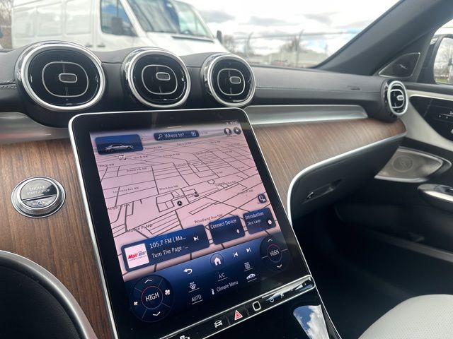 Vehicle image 16 of 18