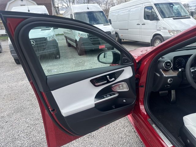 Vehicle image 11 of 18