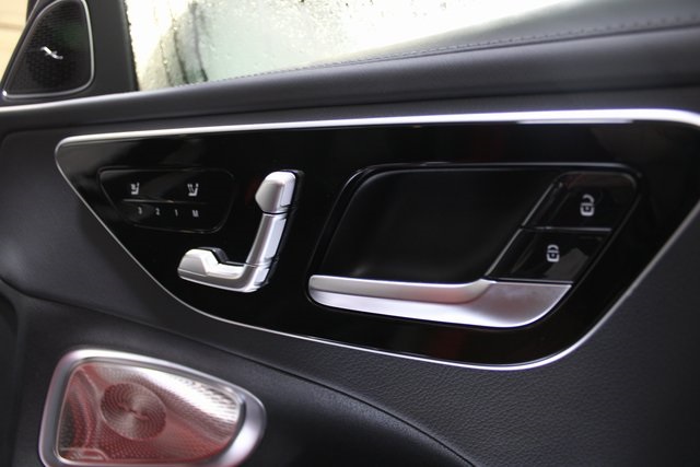 Vehicle image 21 of 41