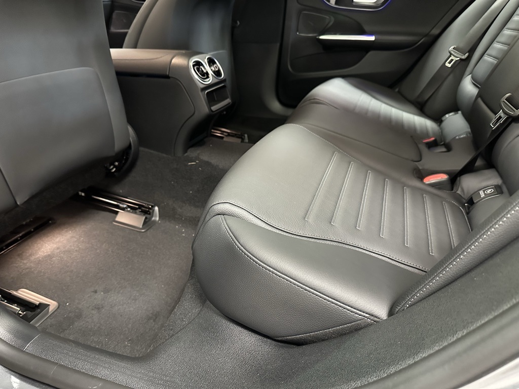 Vehicle image 17 of 24
