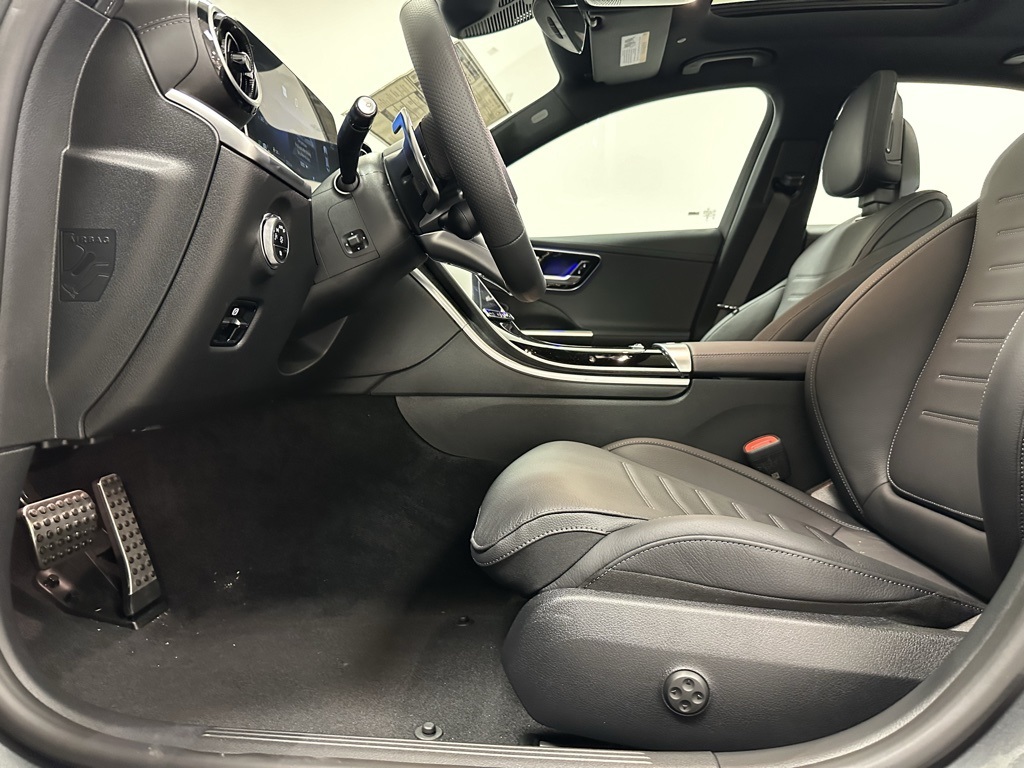 Vehicle image 19 of 24