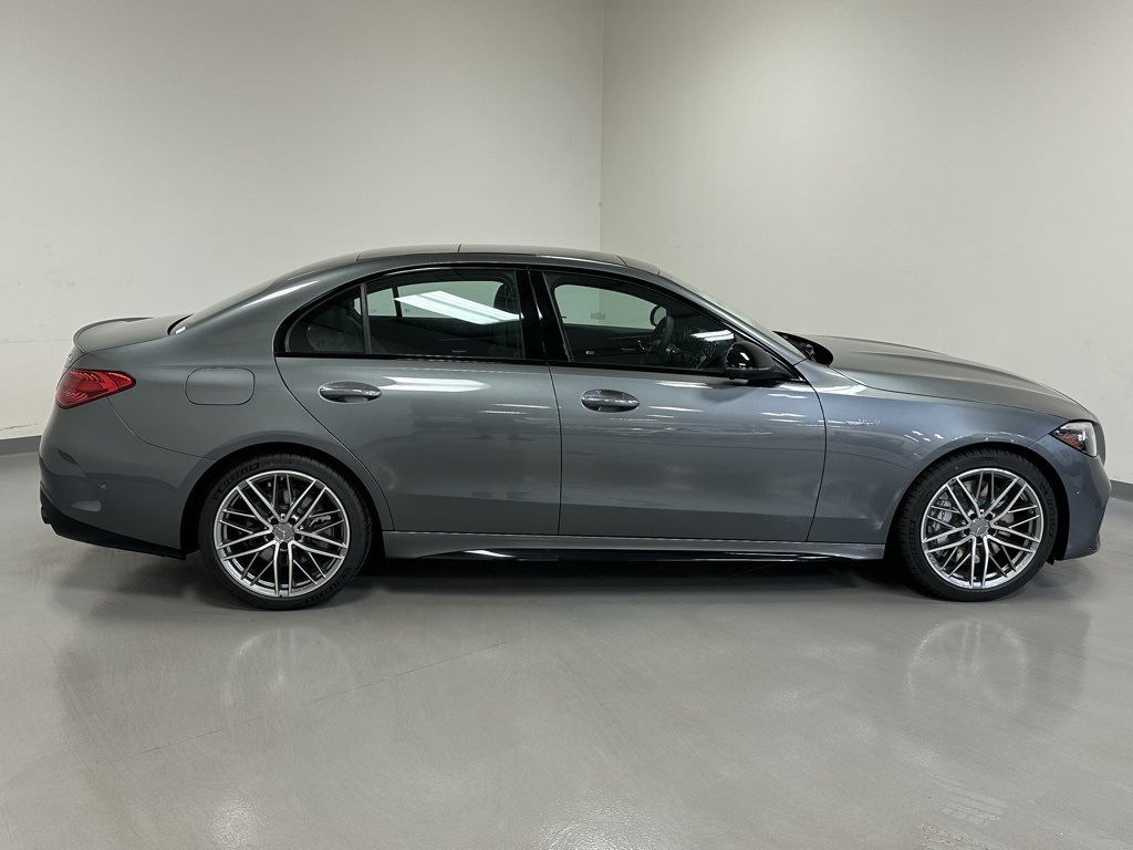 Vehicle image 4 of 24