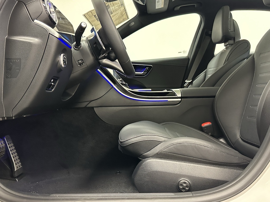 Vehicle image 16 of 23