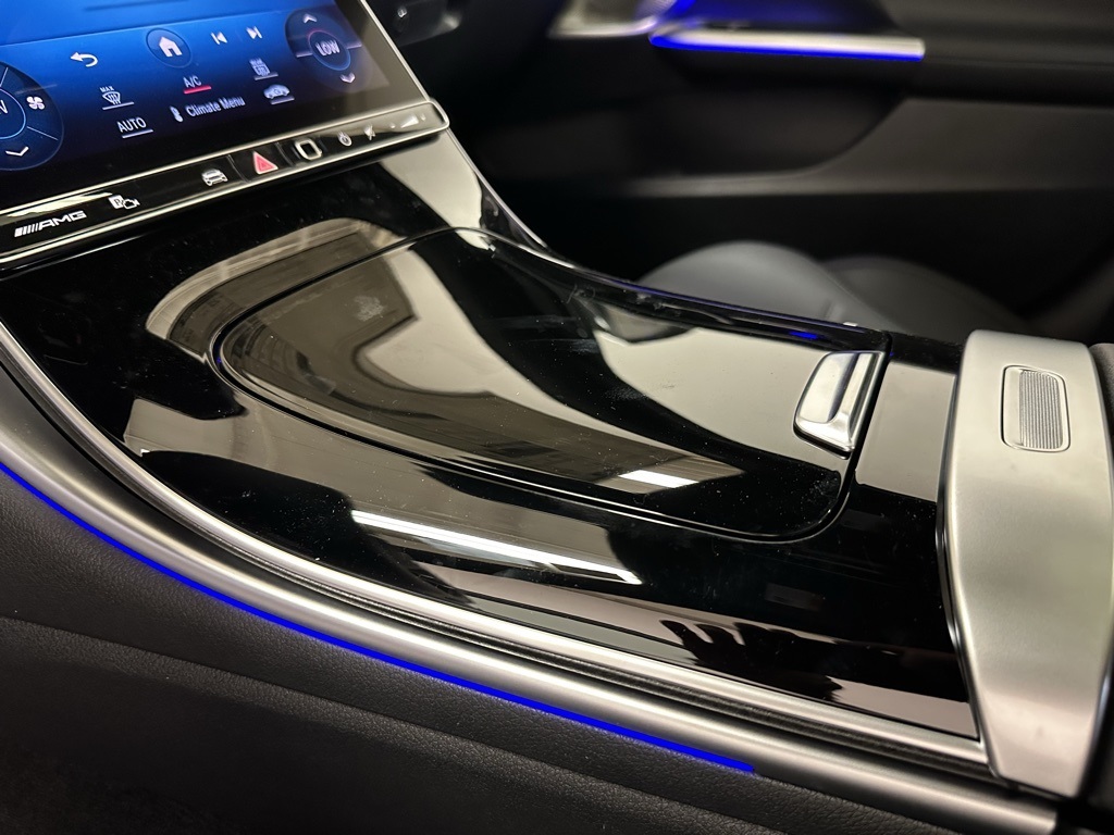 Vehicle image 21 of 23
