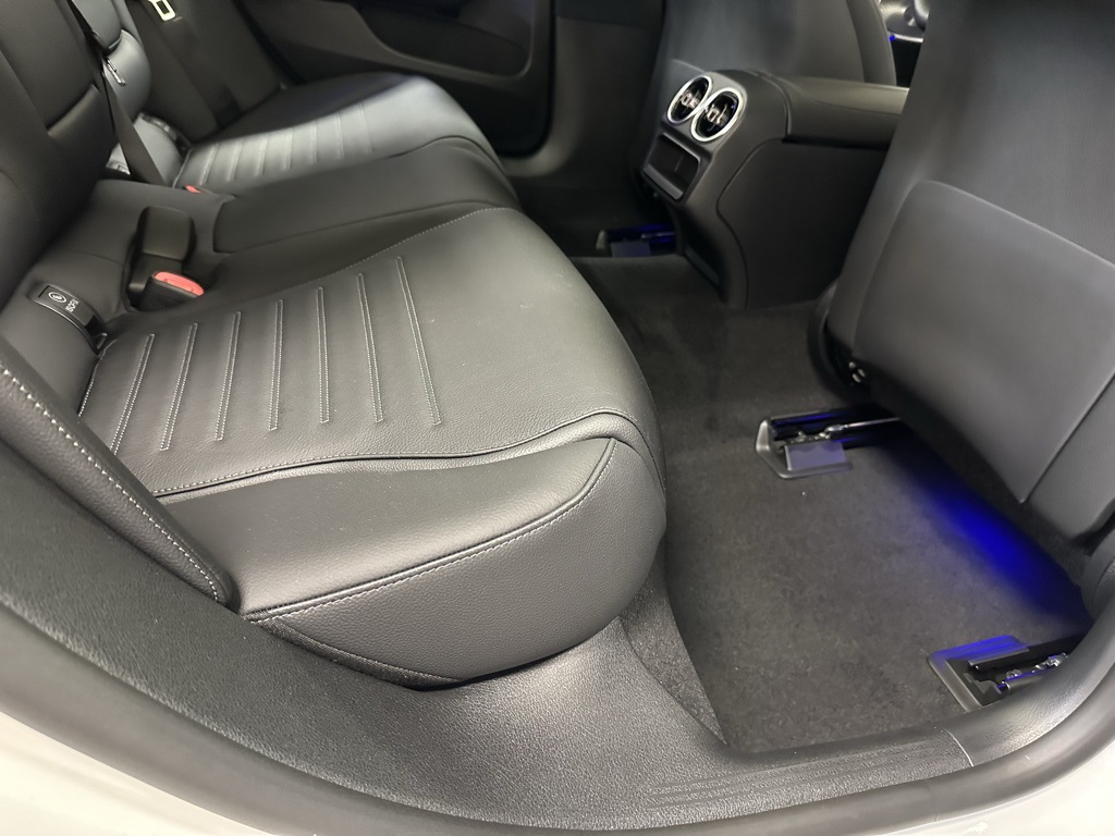 Vehicle image 17 of 23