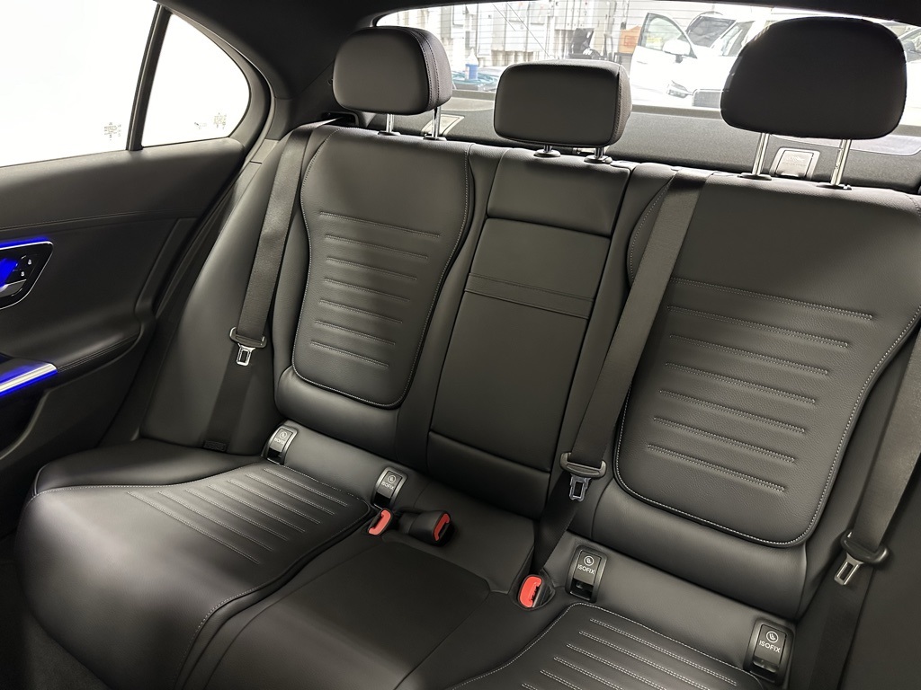 Vehicle image 13 of 23