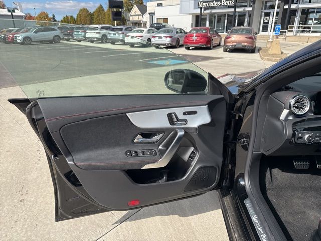 Vehicle image 11 of 17