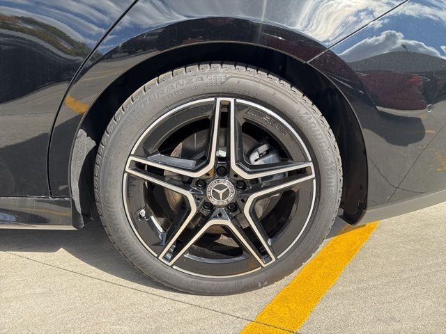 Vehicle image 16 of 17
