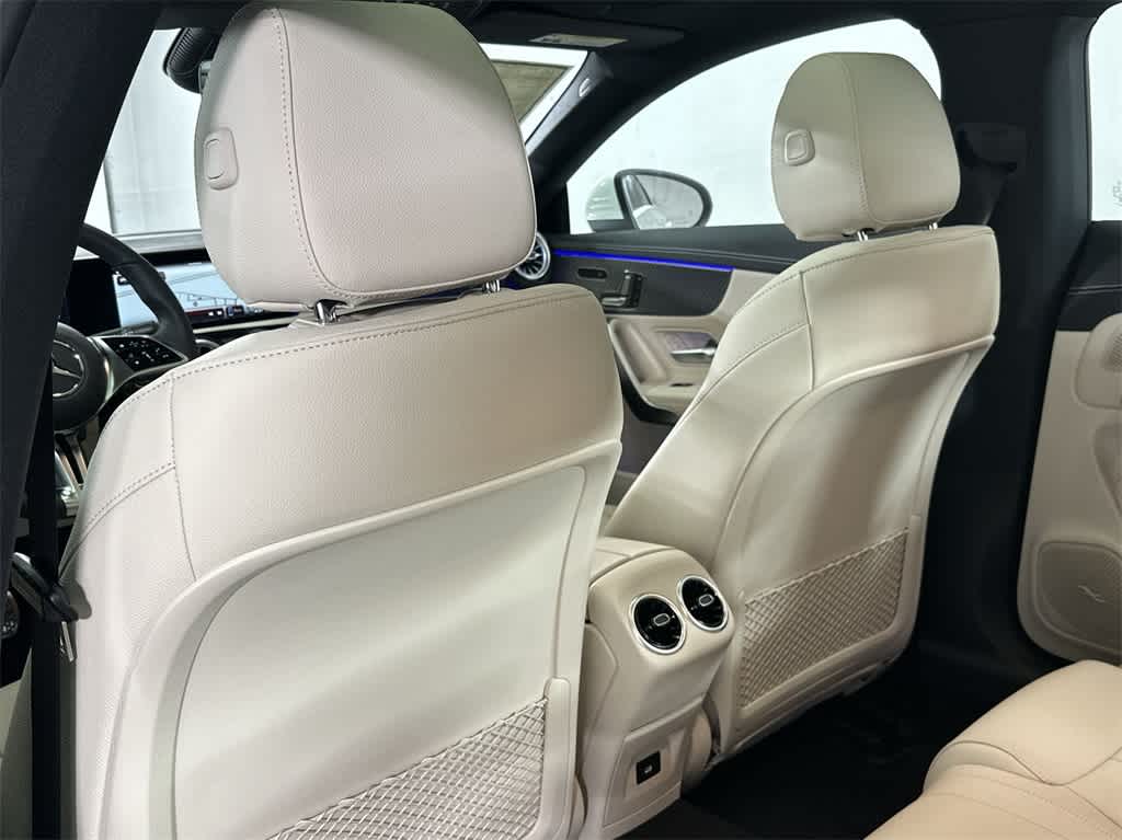 Vehicle image 20 of 37
