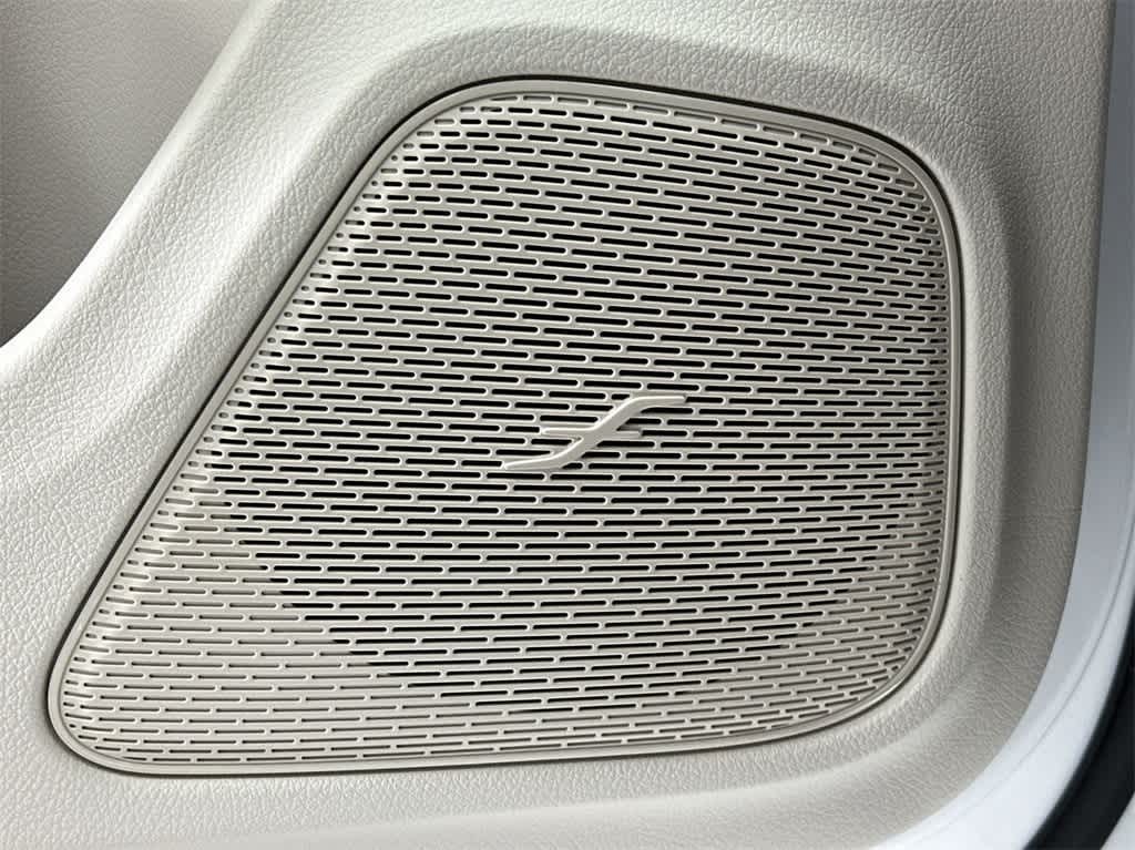Vehicle image 32 of 37