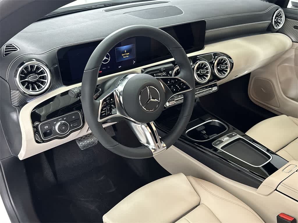 Vehicle image 22 of 37