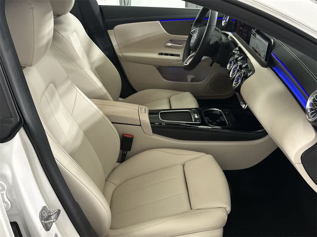 Vehicle image 18 of 37
