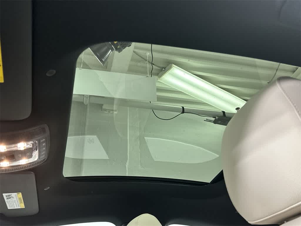 Vehicle image 34 of 37