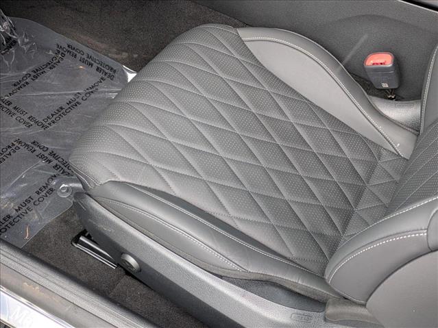 Vehicle image 11 of 18