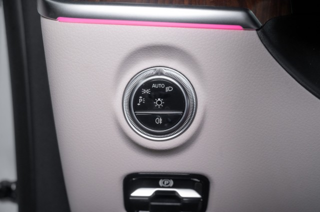 Vehicle image 21 of 23