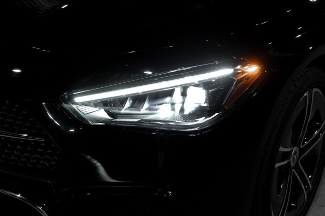 Vehicle image 12 of 23