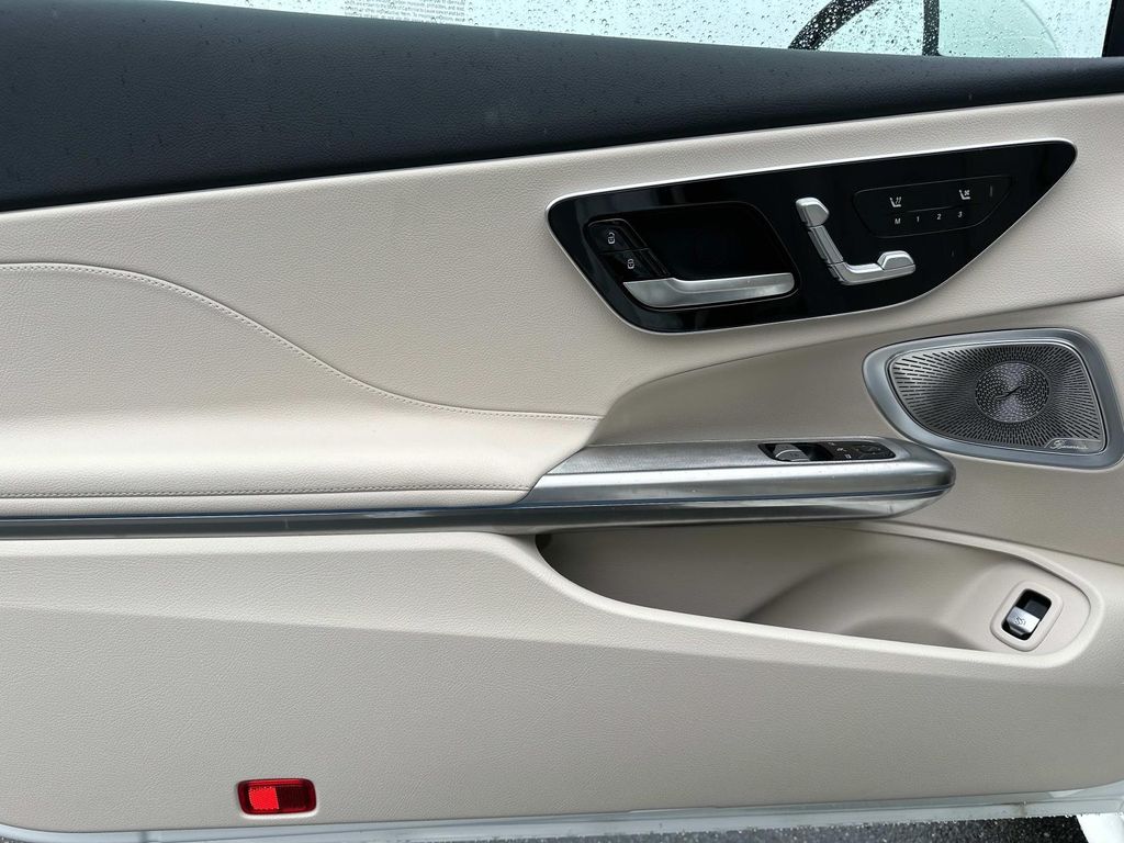 Vehicle image 11 of 30