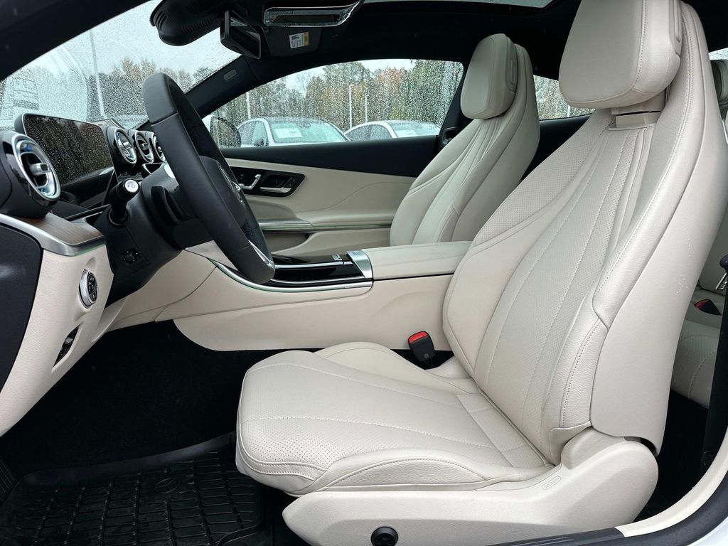 Vehicle image 14 of 30