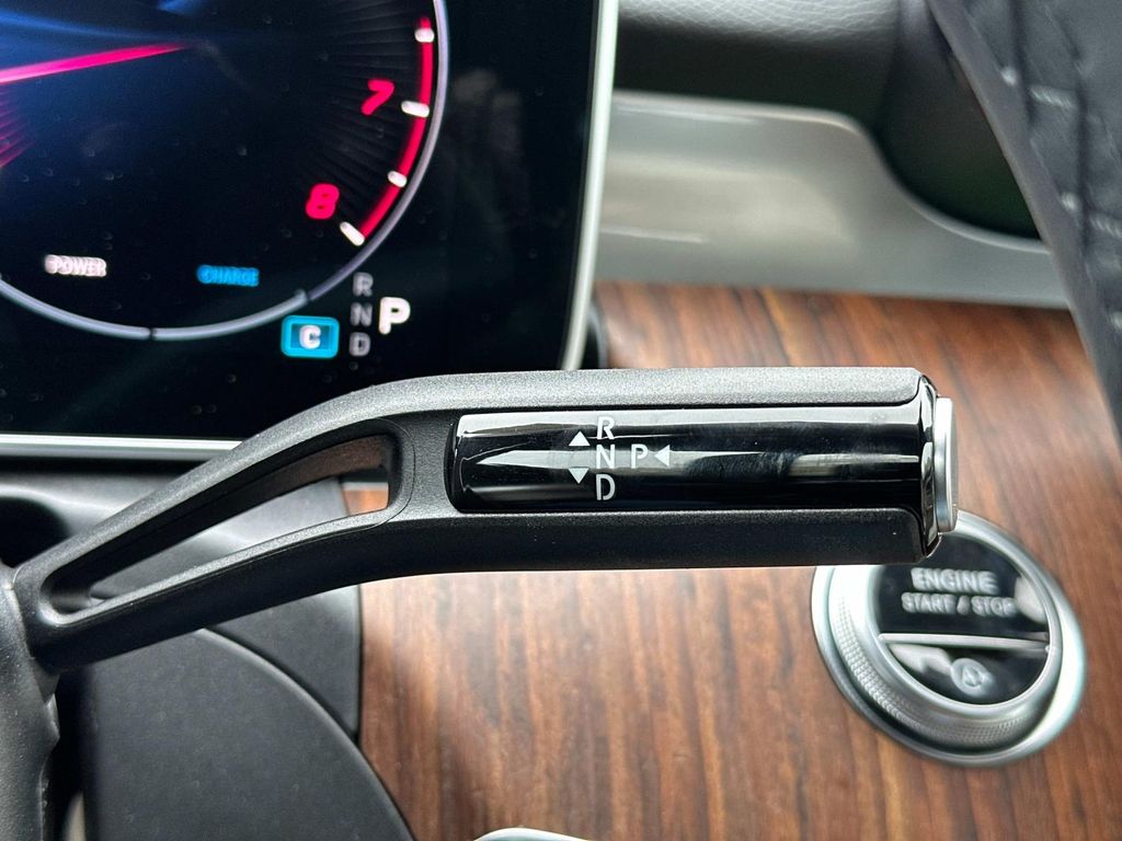 Vehicle image 21 of 30