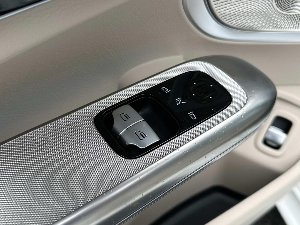 Vehicle image 12 of 30